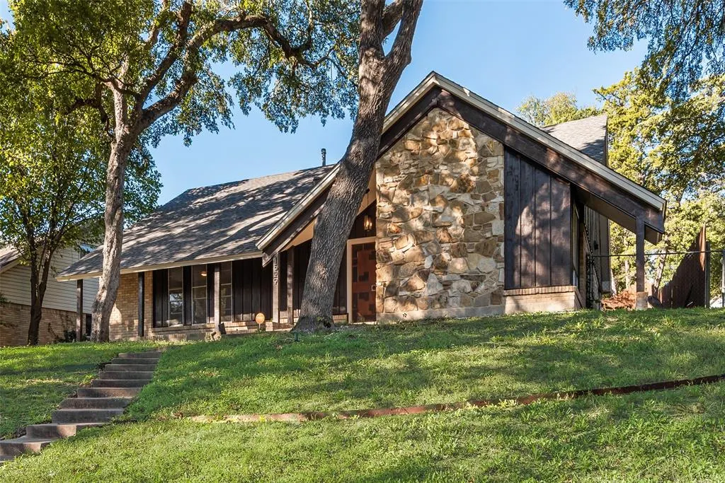 1529 Windchime Drive