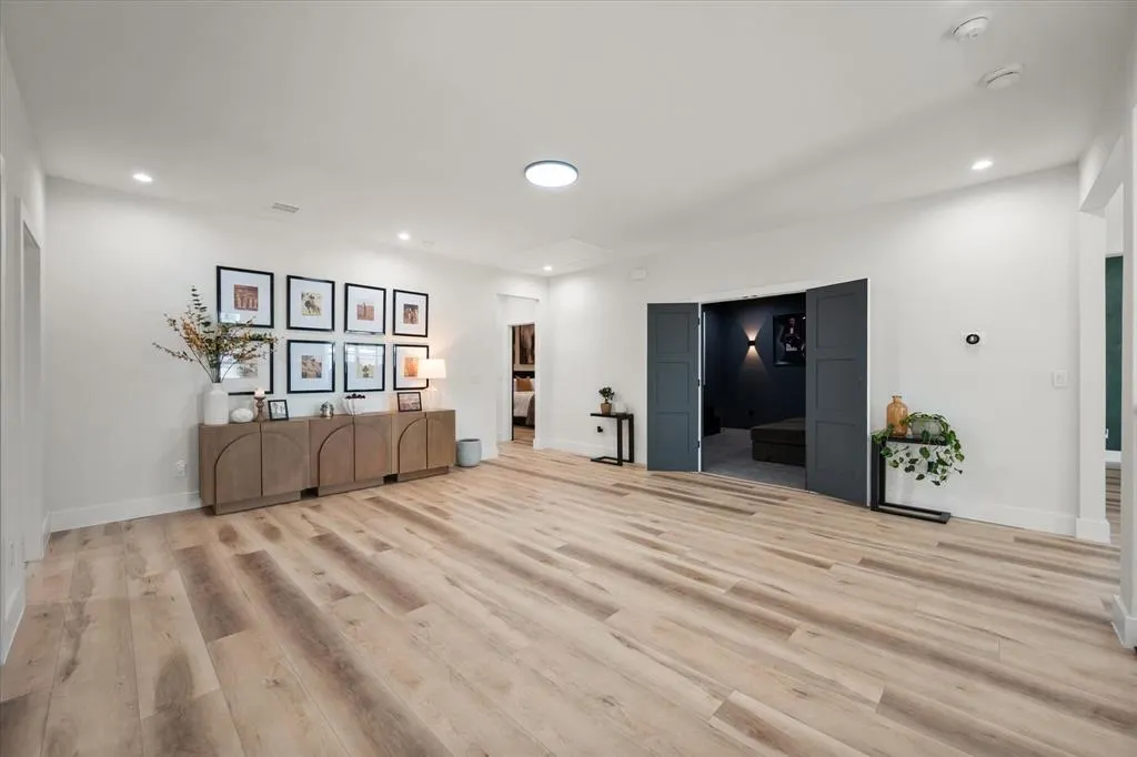 4029 Ivanhoe Lane