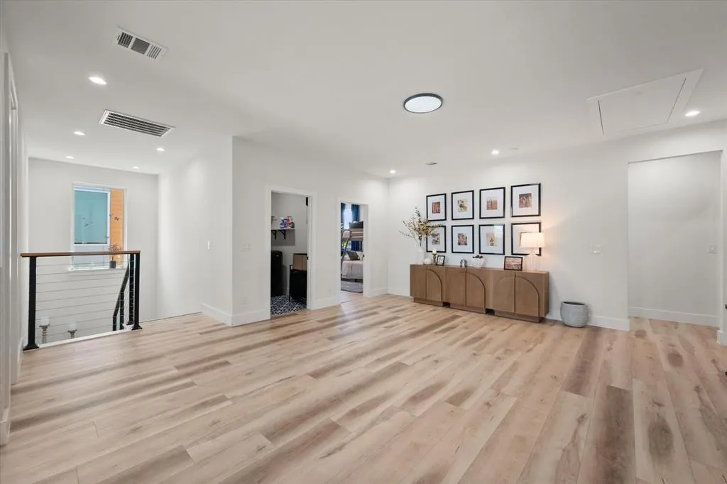 4029 Ivanhoe Lane
