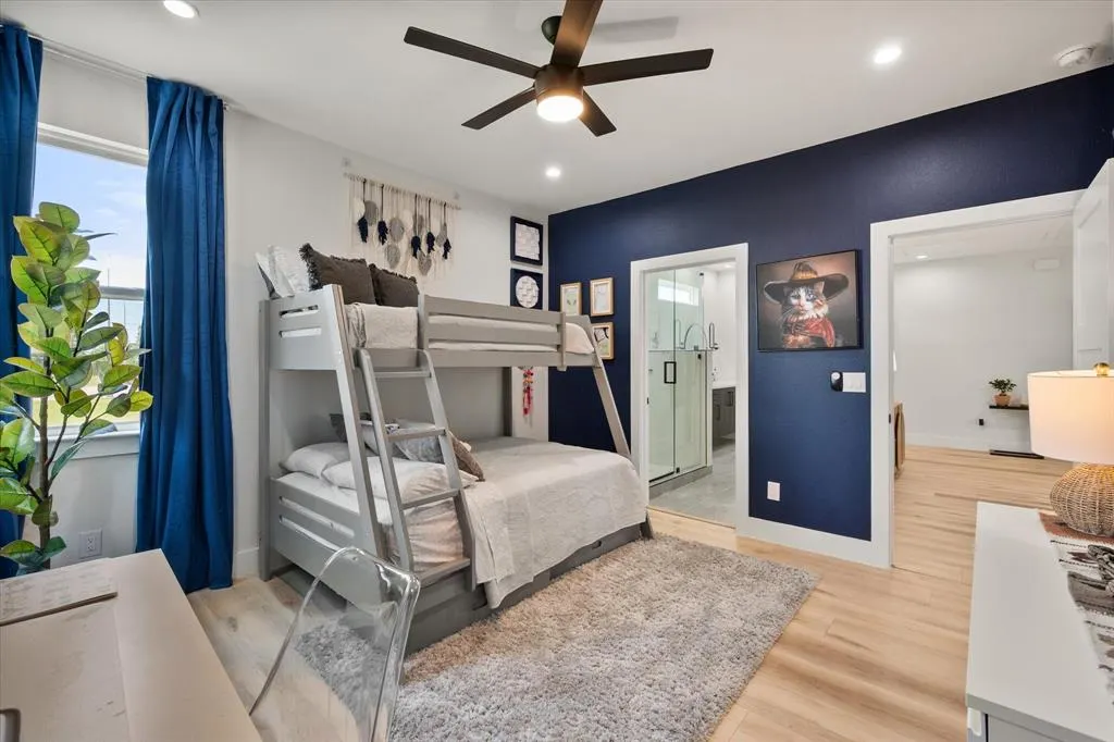 4029 Ivanhoe Lane