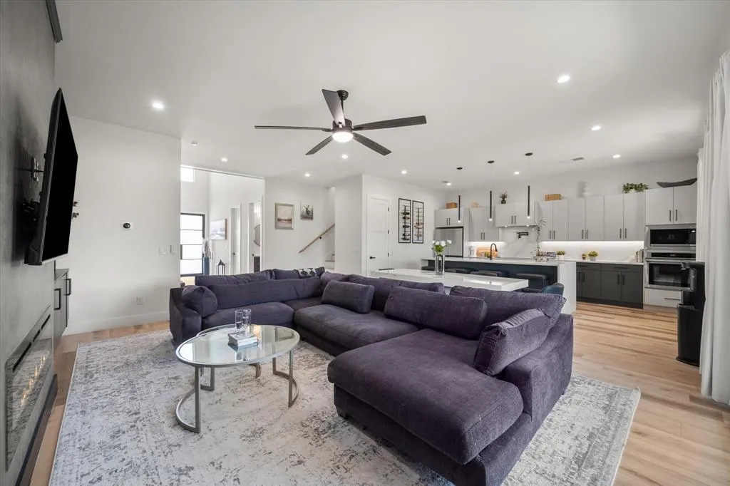 4029 Ivanhoe Lane