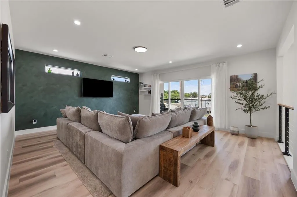 4029 Ivanhoe Lane