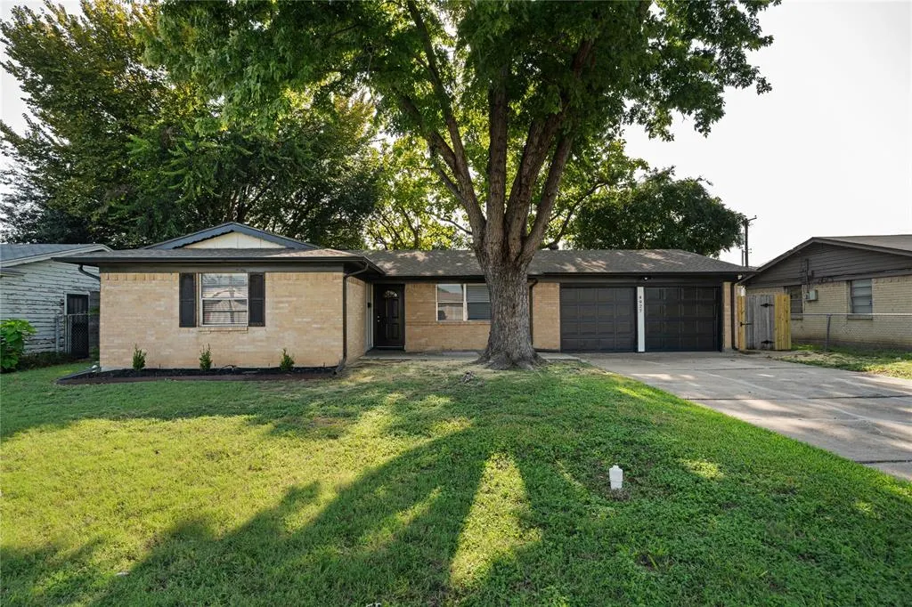 4927 Eastgate Circle