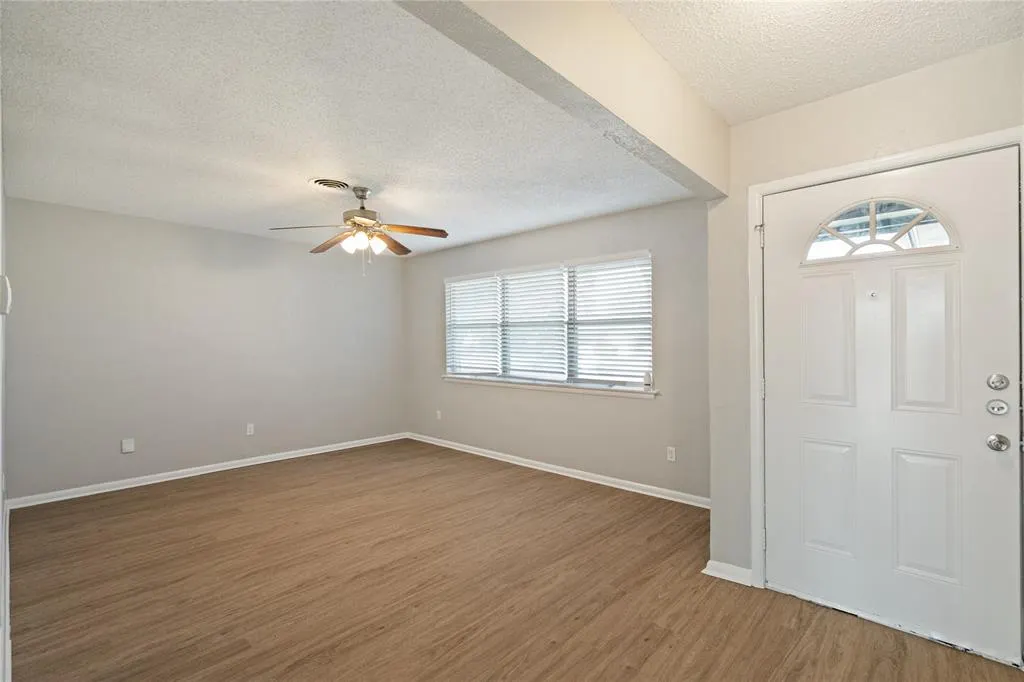 4927 Eastgate Circle