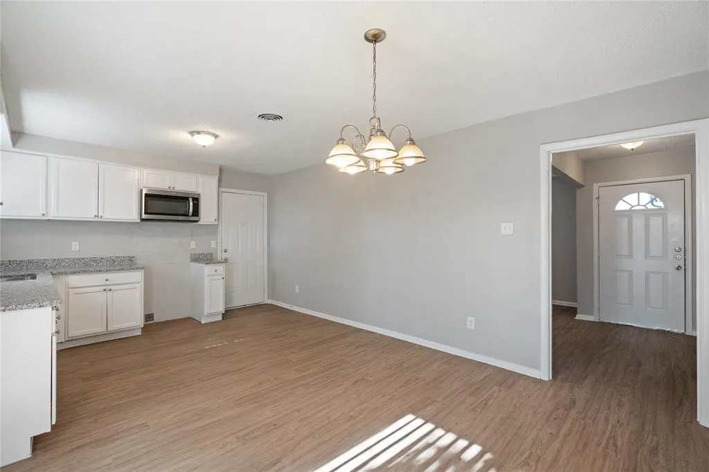4927 Eastgate Circle