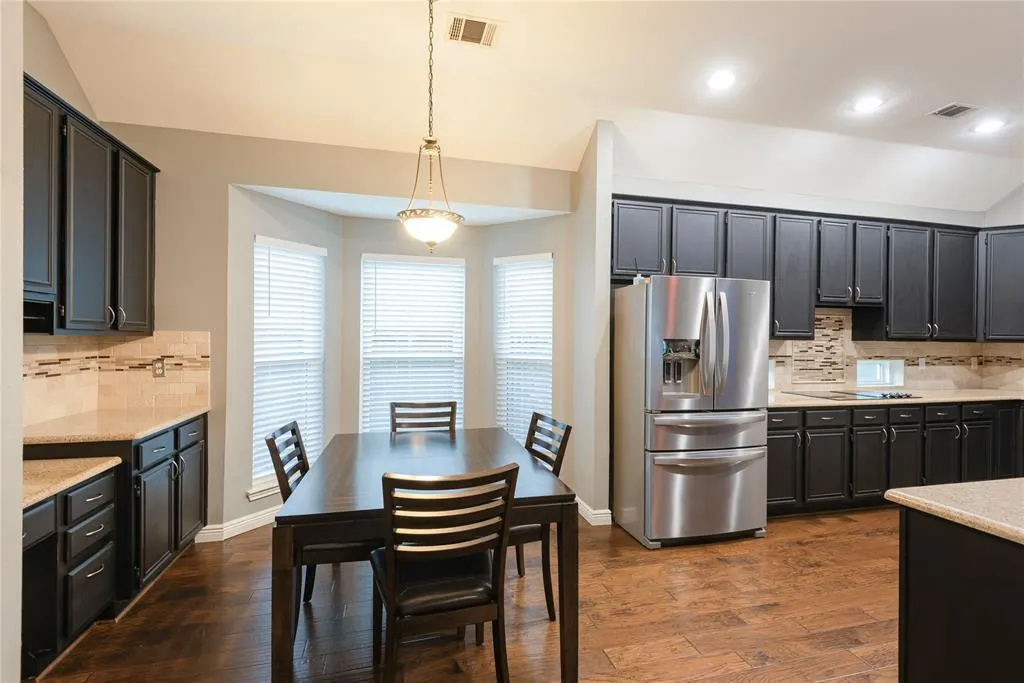 3128 Glory Lane