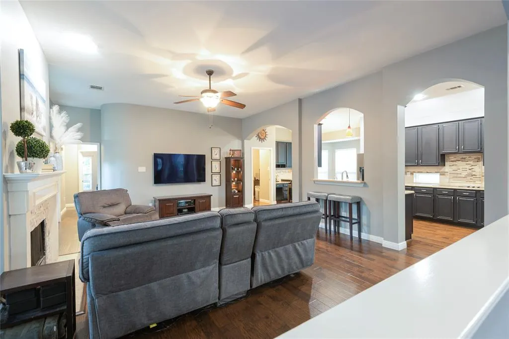 3128 Glory Lane