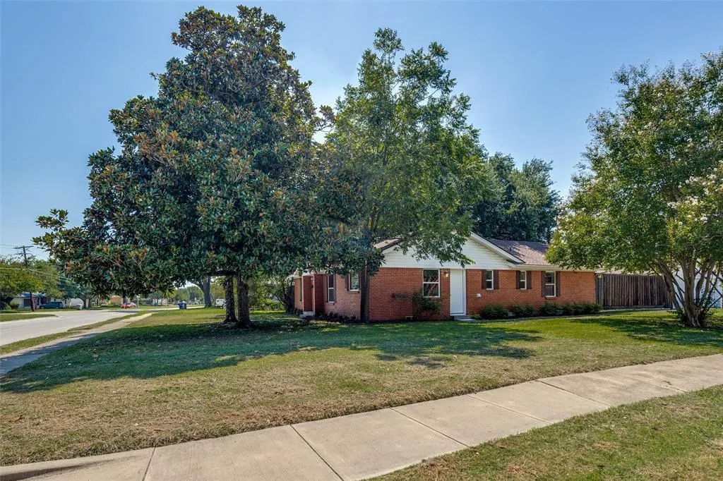 405 Easton Road