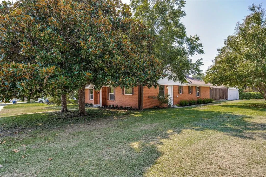 405 Easton Road
