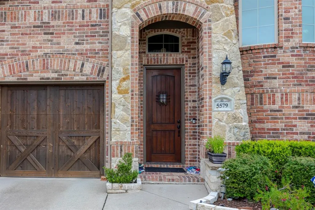 5579 Lightfoot Lane