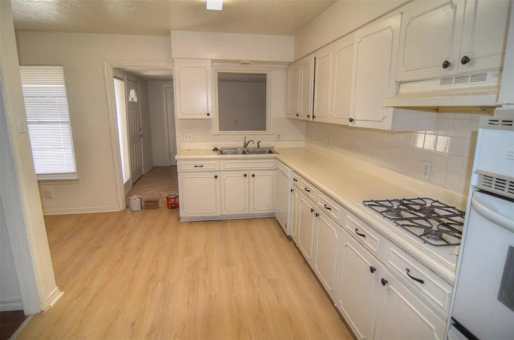 2705 Crest Ridge
