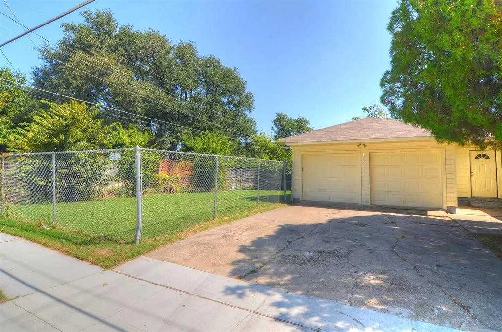 2705 Crest Ridge
