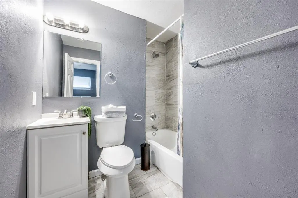4407 San Jacinto Street, #202