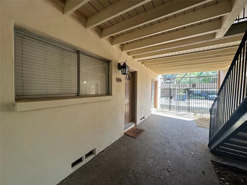 4206 Hawthorne Avenue, #104