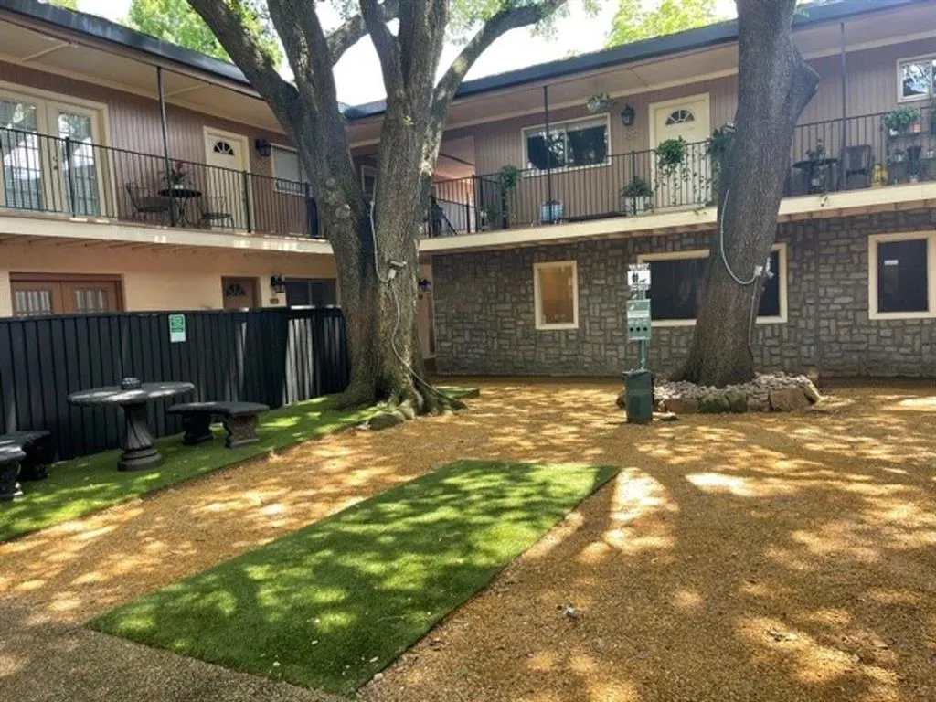 4206 Hawthorne Avenue, #104