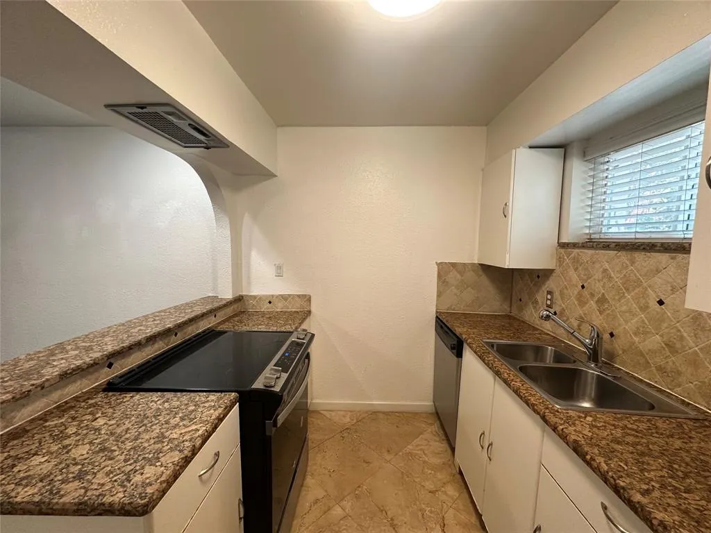 4206 Hawthorne Avenue, #104