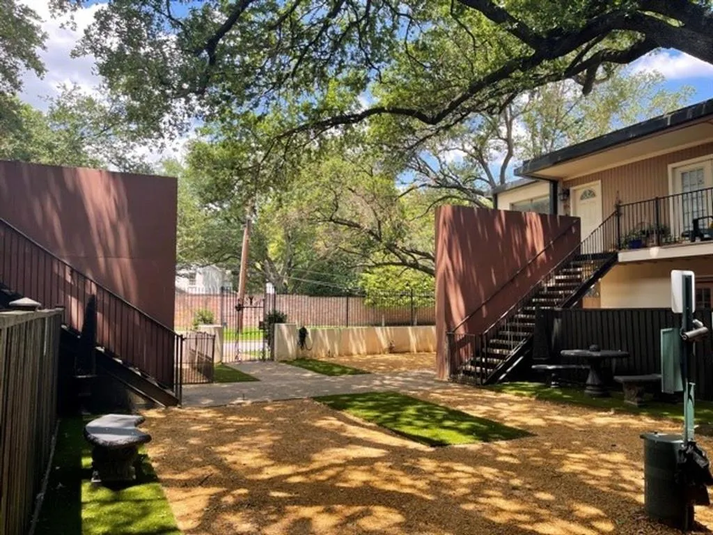 4206 Hawthorne Avenue, #104