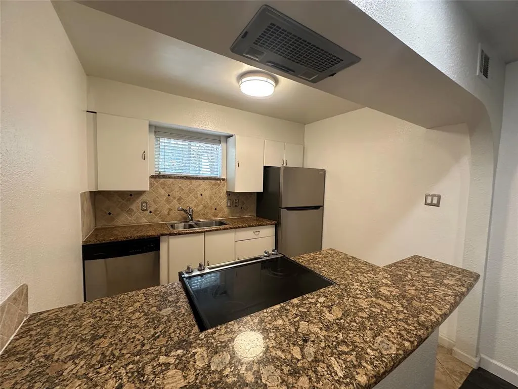 4206 Hawthorne Avenue, #104