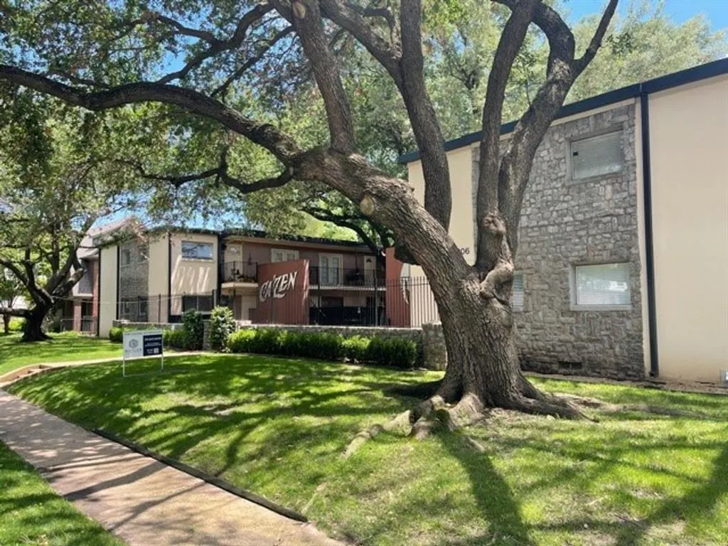4206 Hawthorne Avenue, #104