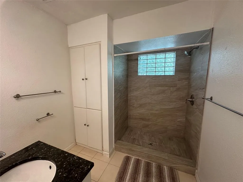 4206 Hawthorne Avenue, #104