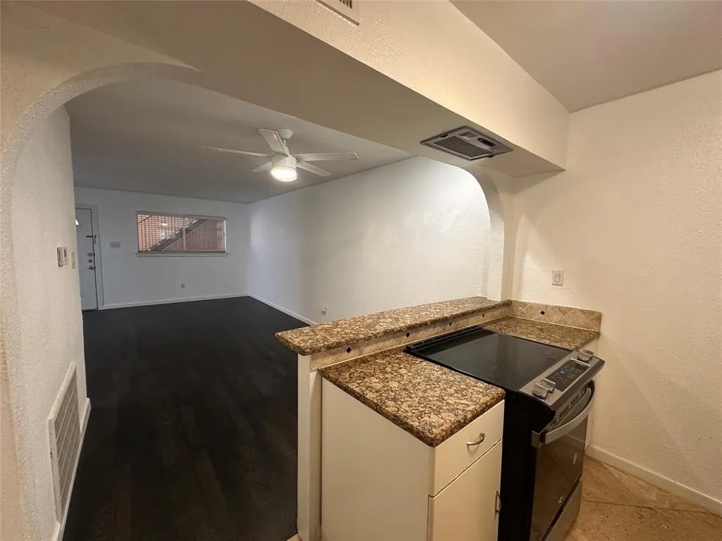 4206 Hawthorne Avenue, #104