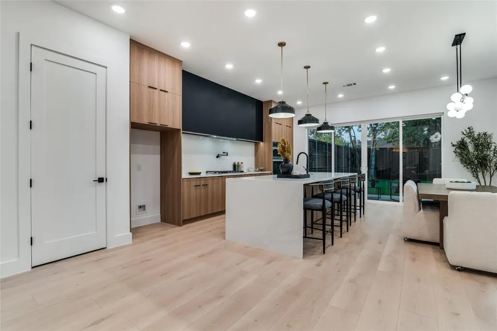 404 Parkview Avenue