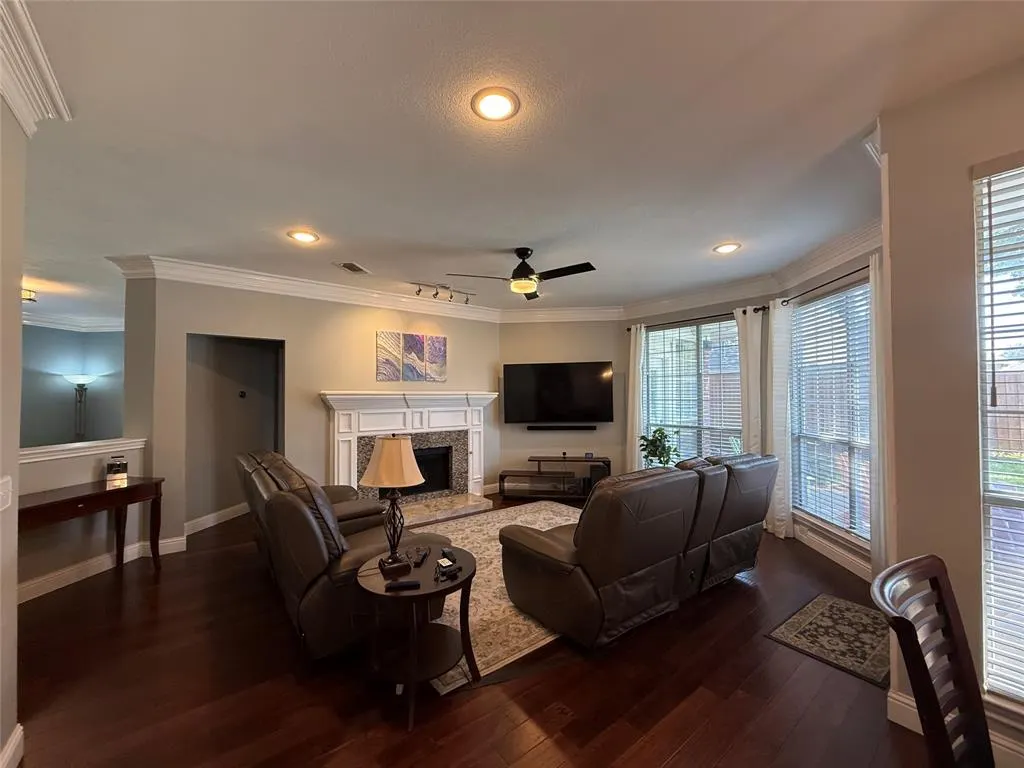 1100 Springfield Lane