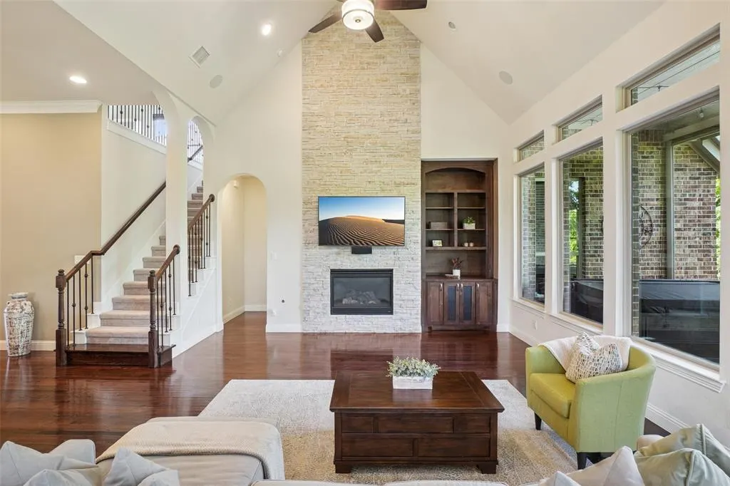 1040 Mondamin Drive