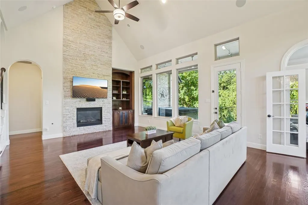 1040 Mondamin Drive