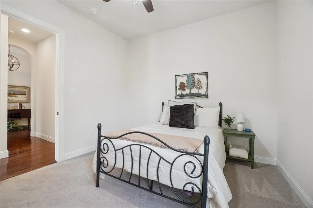 1040 Mondamin Drive