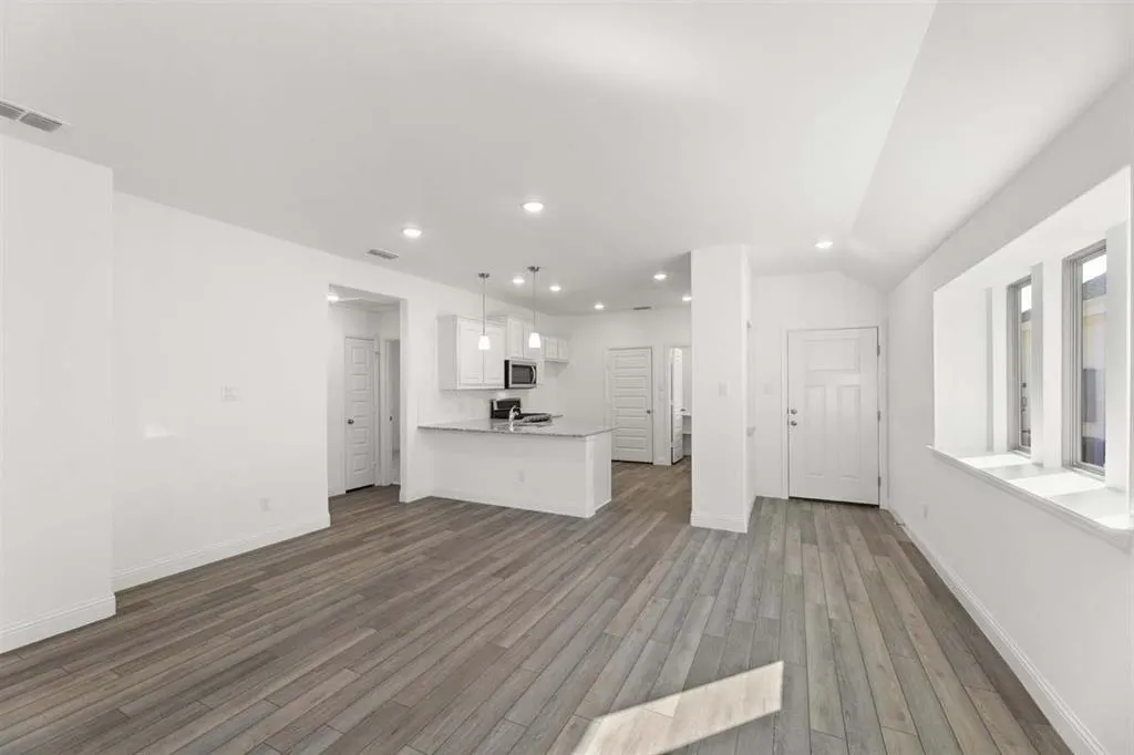 1605 Meadow Crest Drive