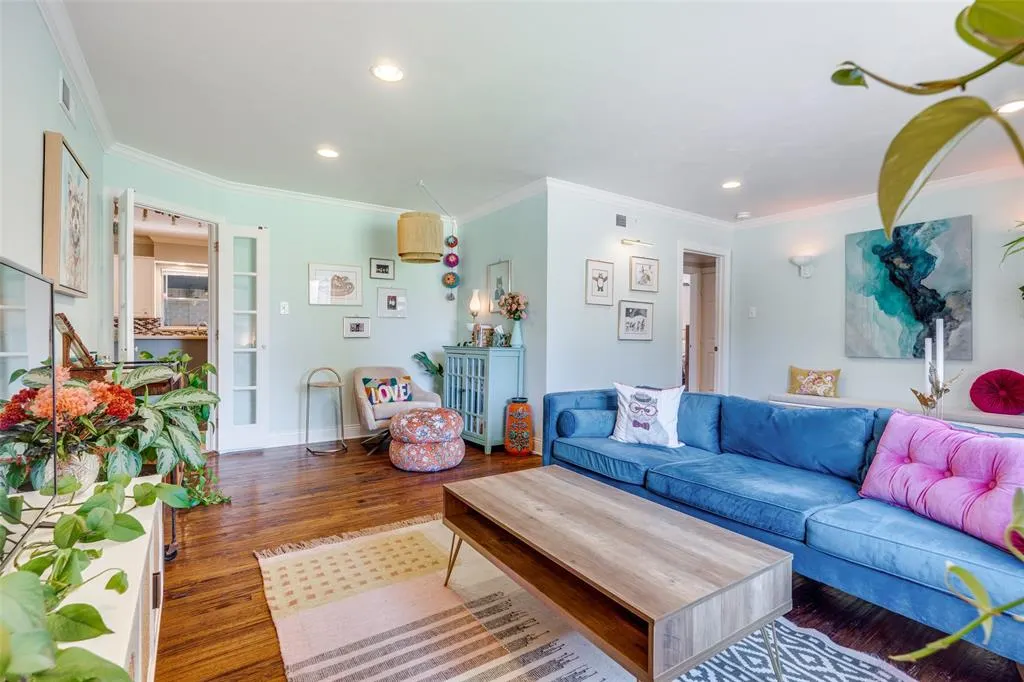 320 Easton Road