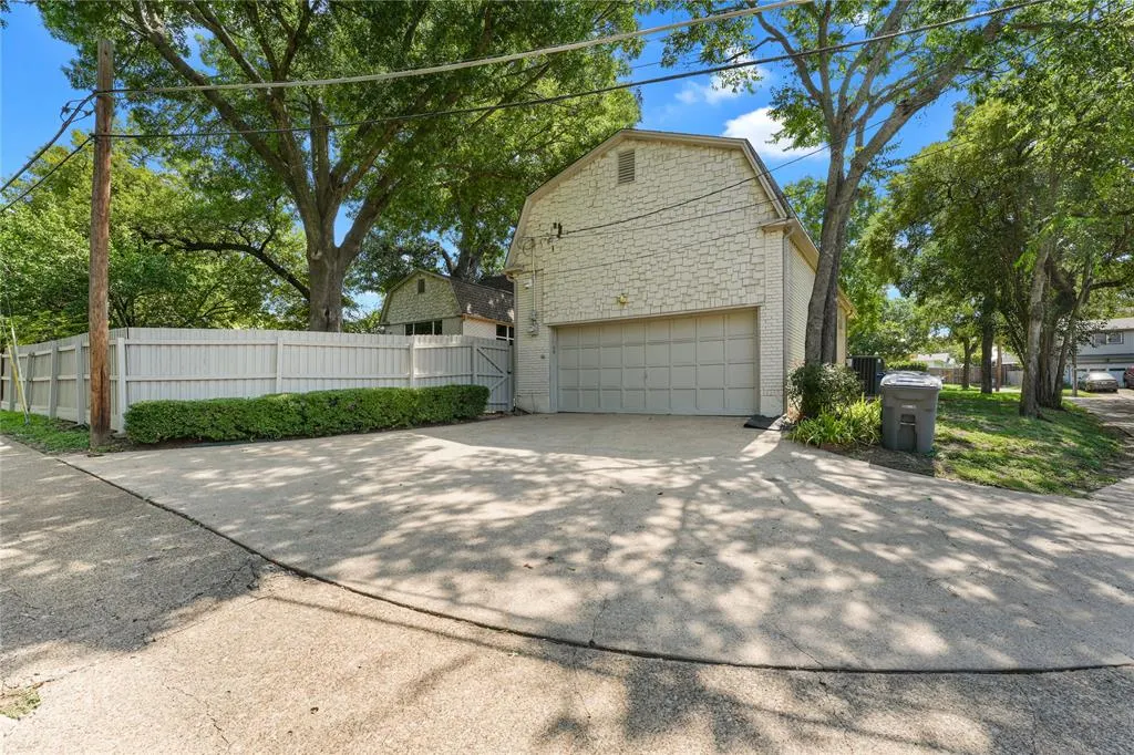 9531 Vinewood Drive