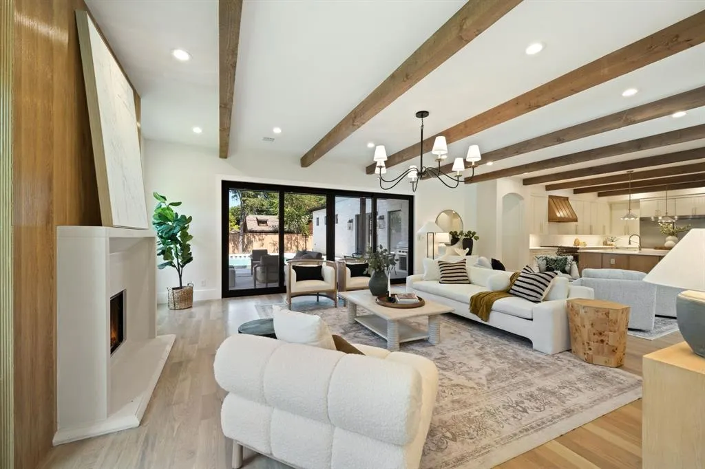 6437 Churchill Way
