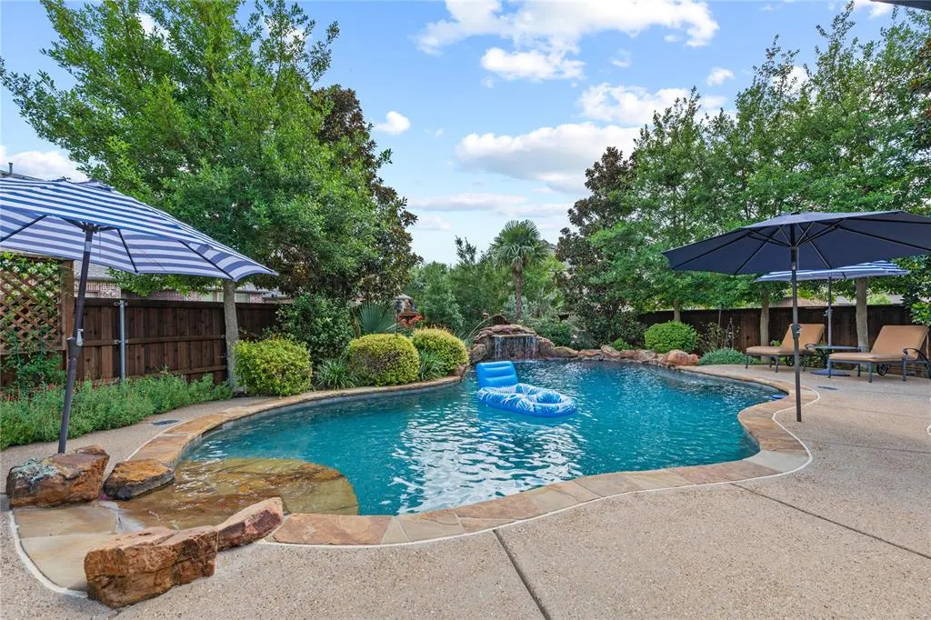855 Blackwood Drive