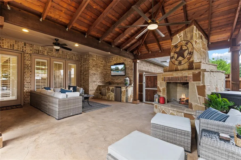 855 Blackwood Drive