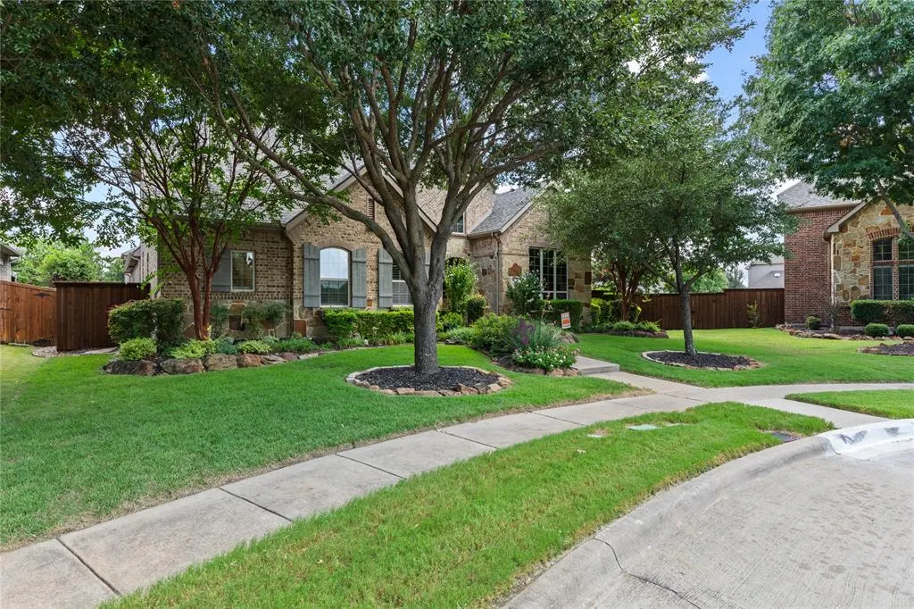 855 Blackwood Drive