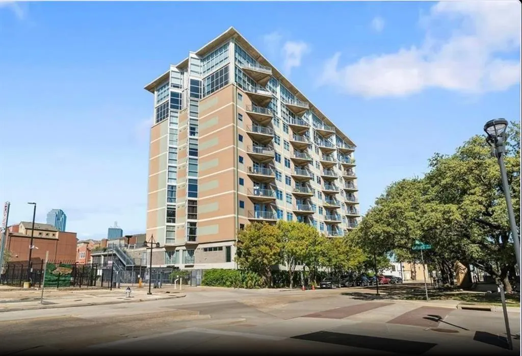1001 Belleview Street, #201