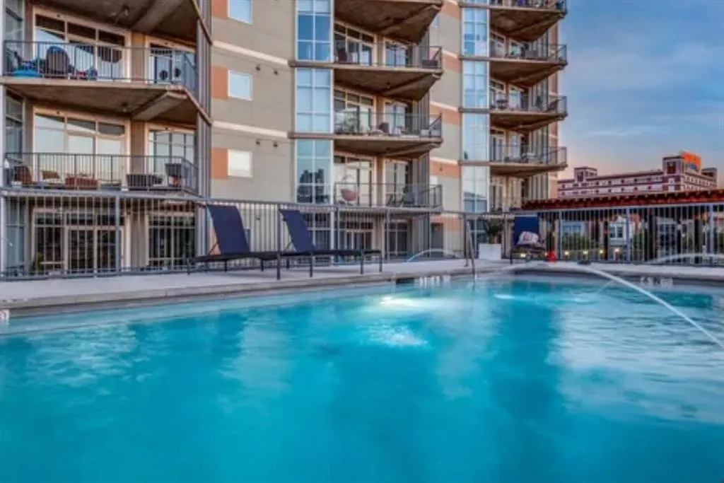 1001 Belleview Street, #201