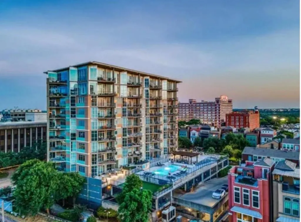 1001 Belleview Street, #201