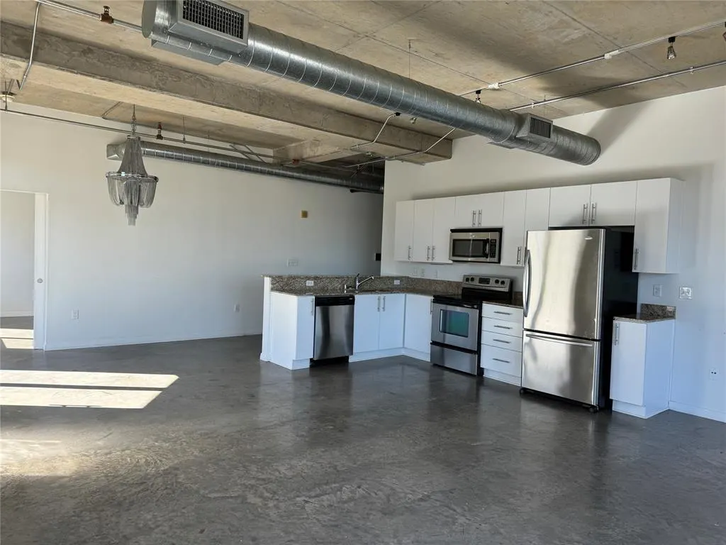 1001 Belleview Street, #201