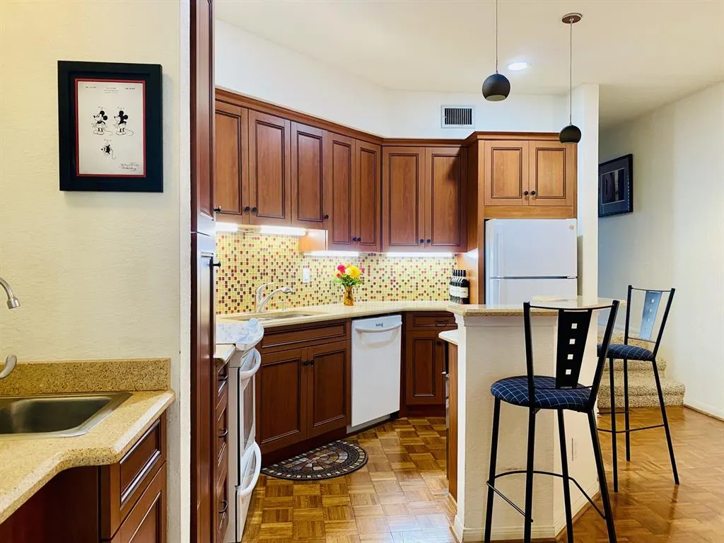 3235 Cole Avenue, #55
