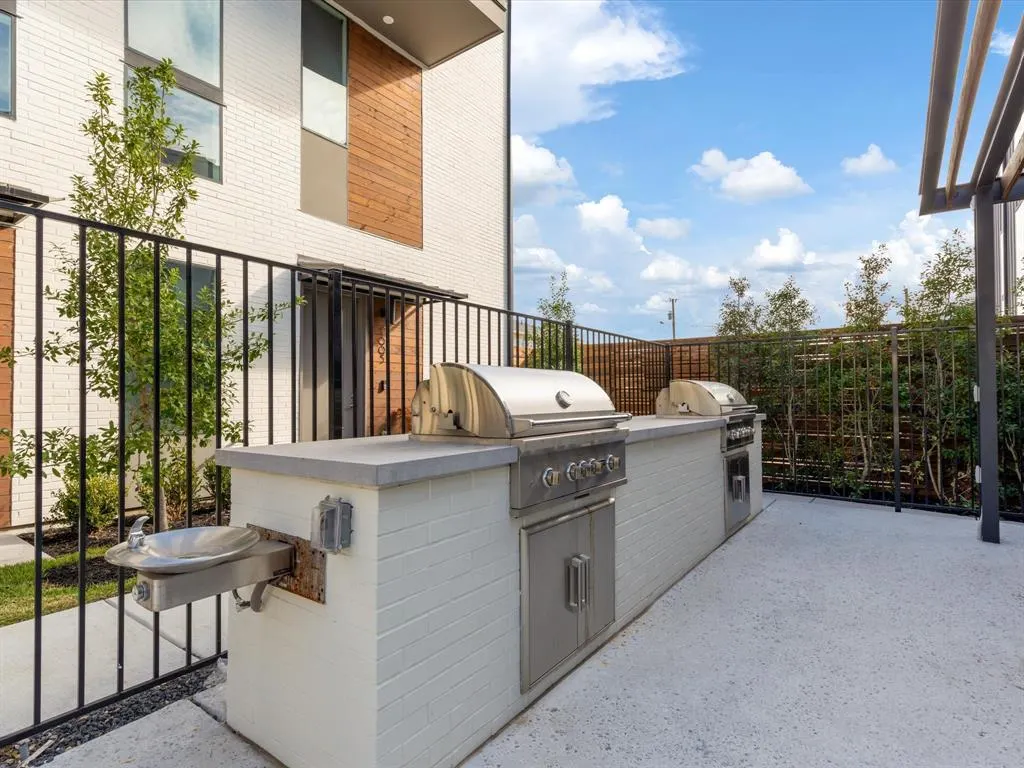 4426 Cabell Drive, #1304