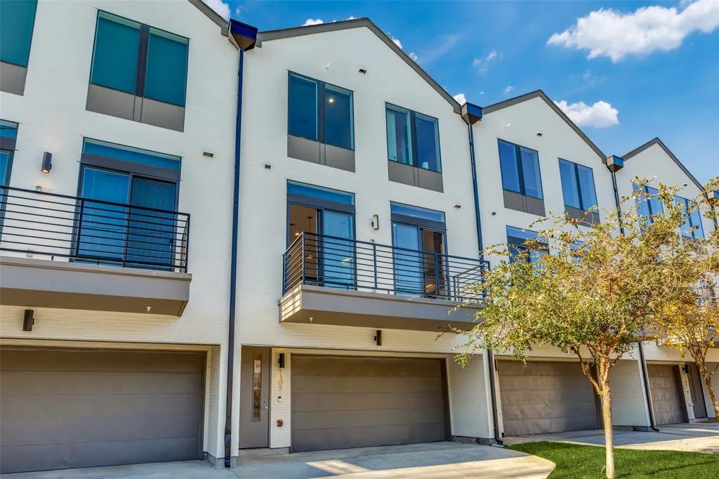 4426 Cabell Drive, #1304