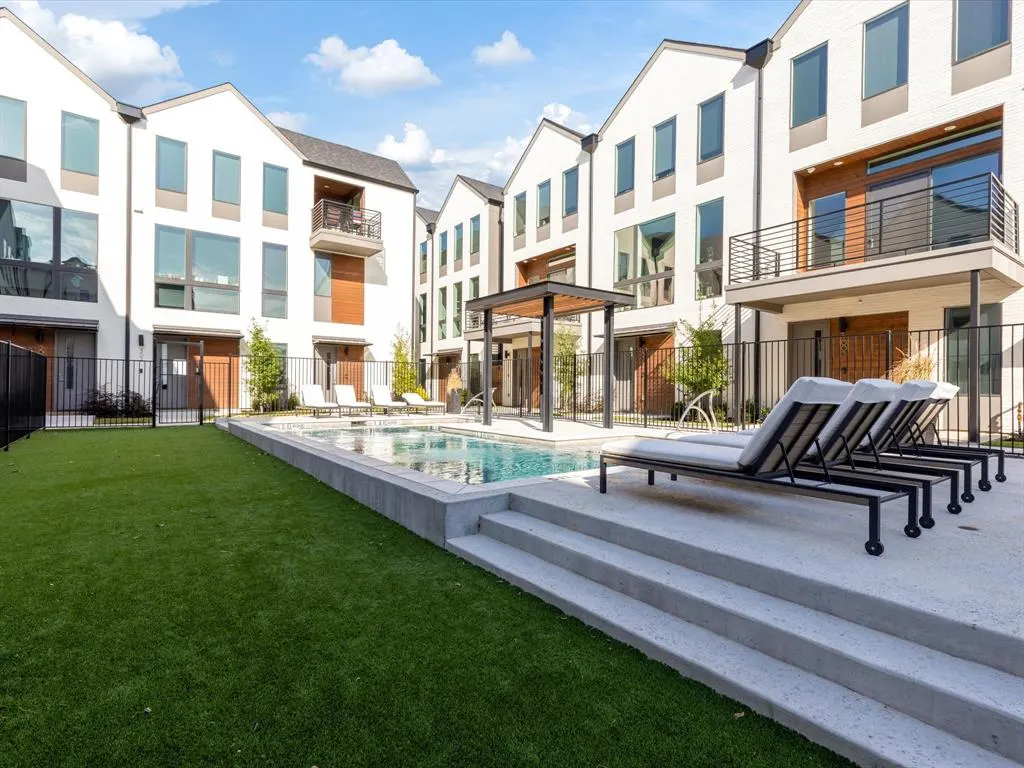 4426 Cabell Drive, #1304