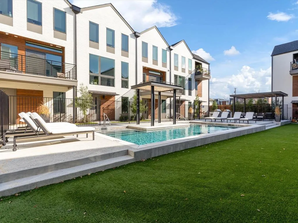 4426 Cabell Drive, #1304