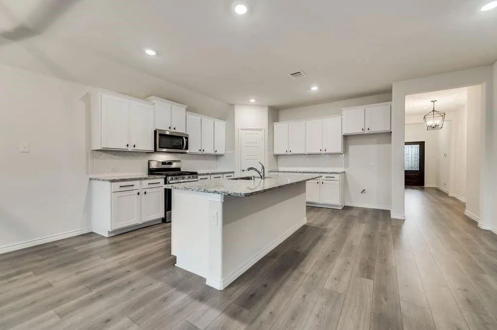 937 Royal Lane