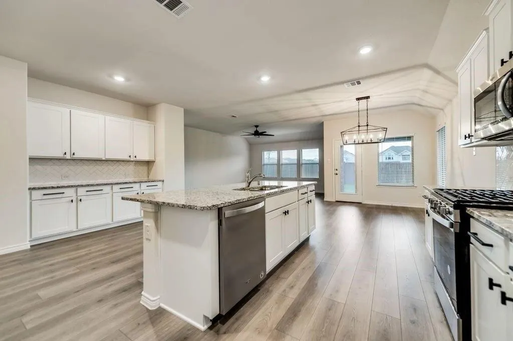 937 Royal Lane