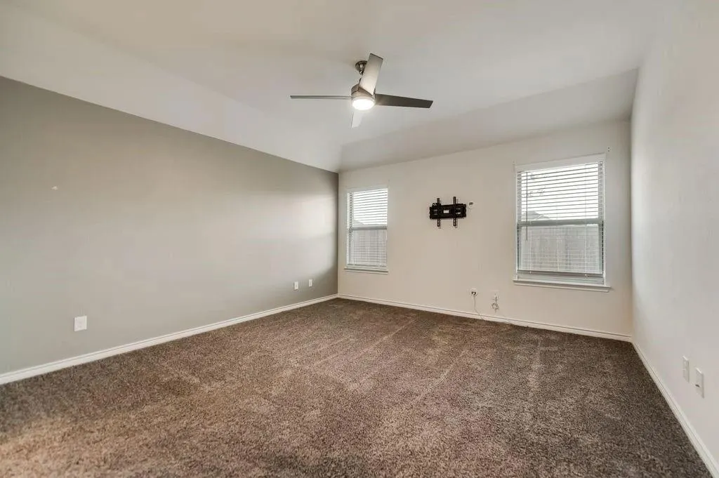 937 Royal Lane