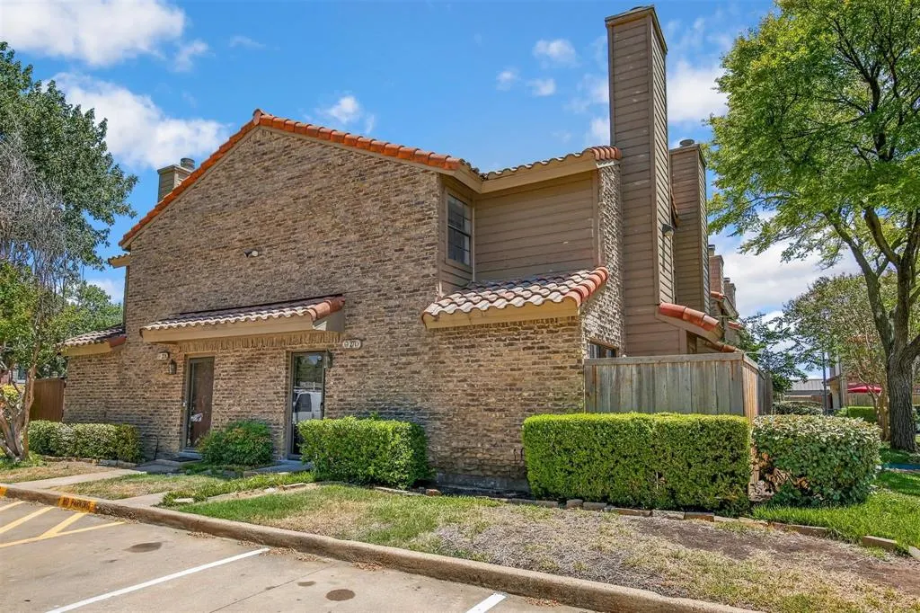 333 Melrose Drive, #27D